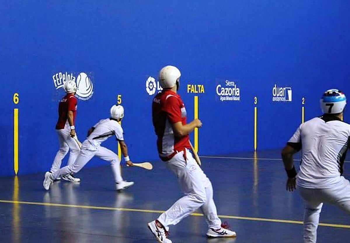 Partido de pala corta de la Copa de Europa de Clubes de Pelota en el frontón municipal Villa de Íscar, en 2019