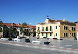 La Casa Consistorial preside la Plaza Mayor de Sanchonuño.