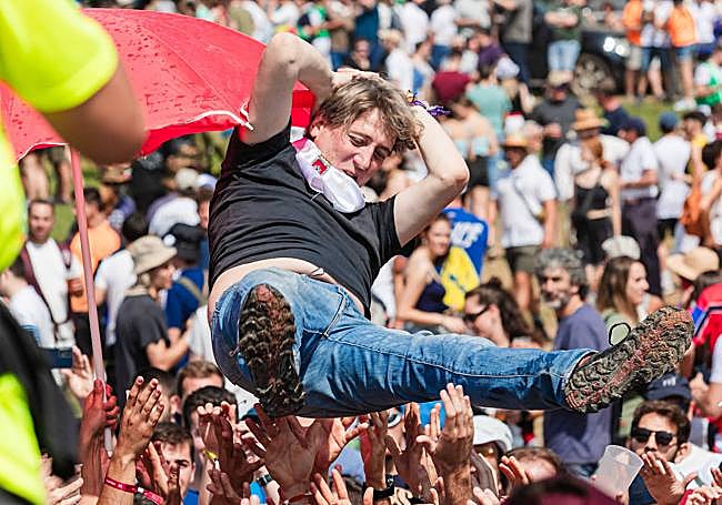 El alcalde de Soia, manteado el jueves en las fiestas de la capital.