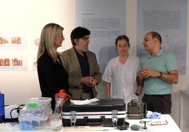 La concejala de Cultura, Irene Carvajal, durante su visita a los trabajos de restauración en el centro Marcelina Poncela.