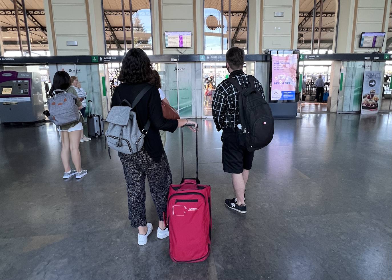 Salida del primer tren playero del veranro desde Valladolid