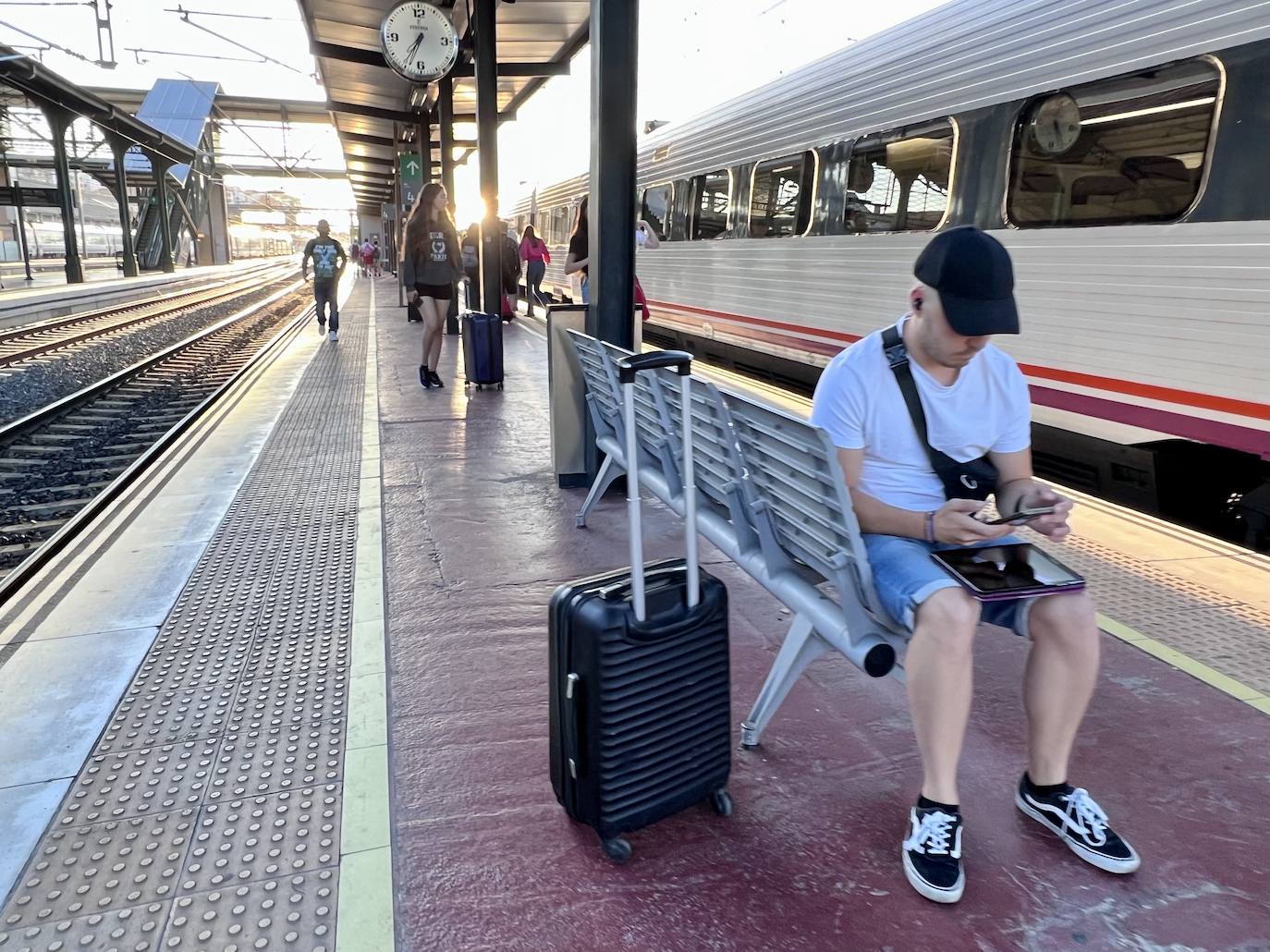 Salida del primer tren playero del veranro desde Valladolid