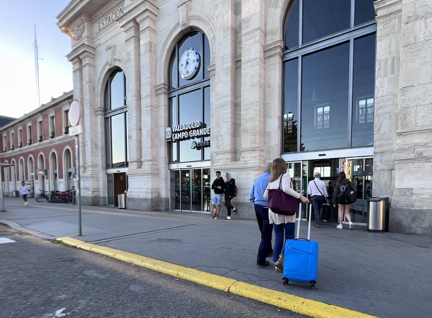 Salida del primer tren playero del veranro desde Valladolid