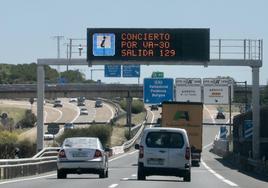 Circulación a mediodía de este sábado por la A-6, a la entrada a Valladolid.