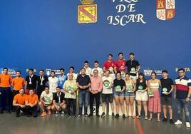 Foto de familia de los campeones y subcampeones de las modalidades mano y cesta punta.