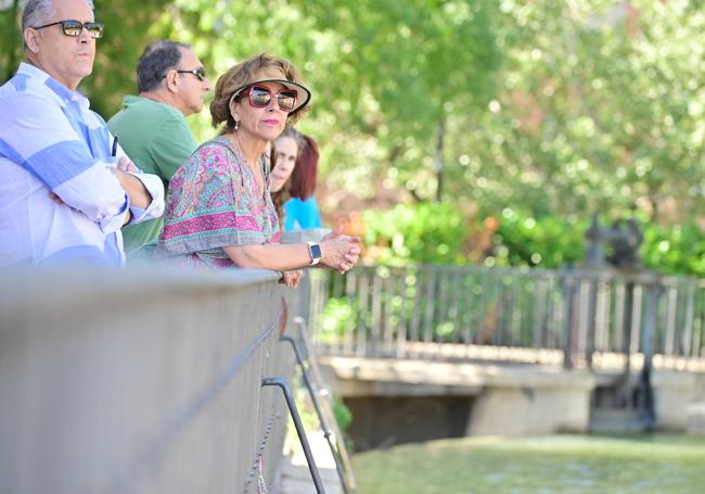 Una parada del paseo, en la dársena del Canal de Castilla.