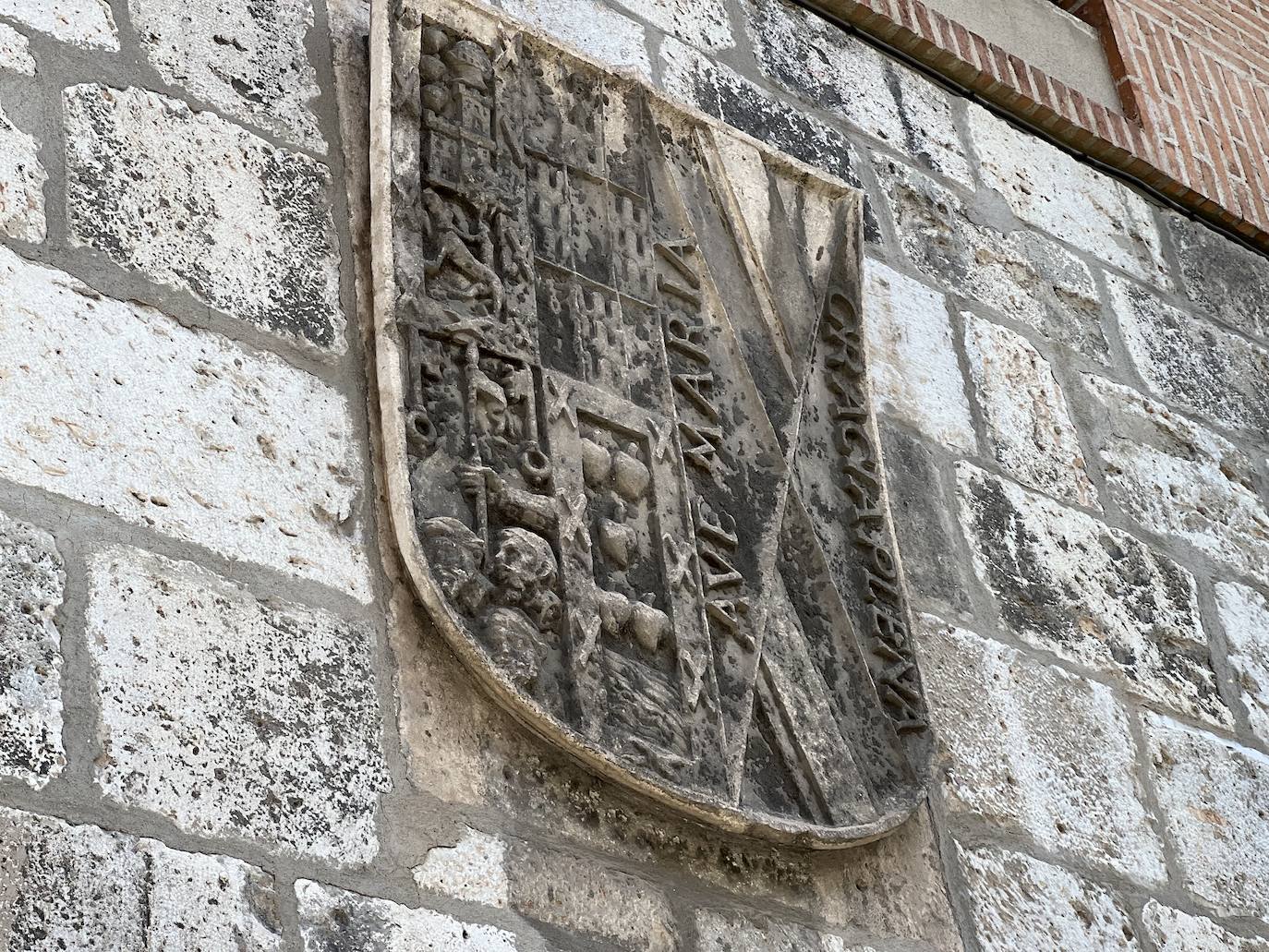 Escudo de la familia Menchaca, perteneciente al matrimonio formado por Francisco Menchaca y Gregoria Céspedes Laso de la Vega.