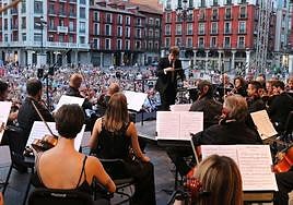 Una actuación de la OSCyL en la Plaza Mayor en una edición anterior del ciclo Plazas Sinfónicas.