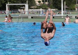 Palencia afronta el calor de julio en las piscinas