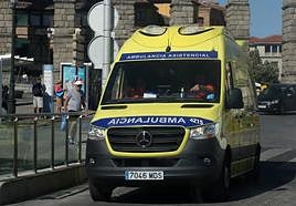 Ambulancia en el centro de Segovia.