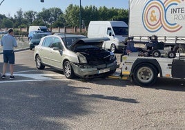 Coche siniestrado en la avenida de Zamora