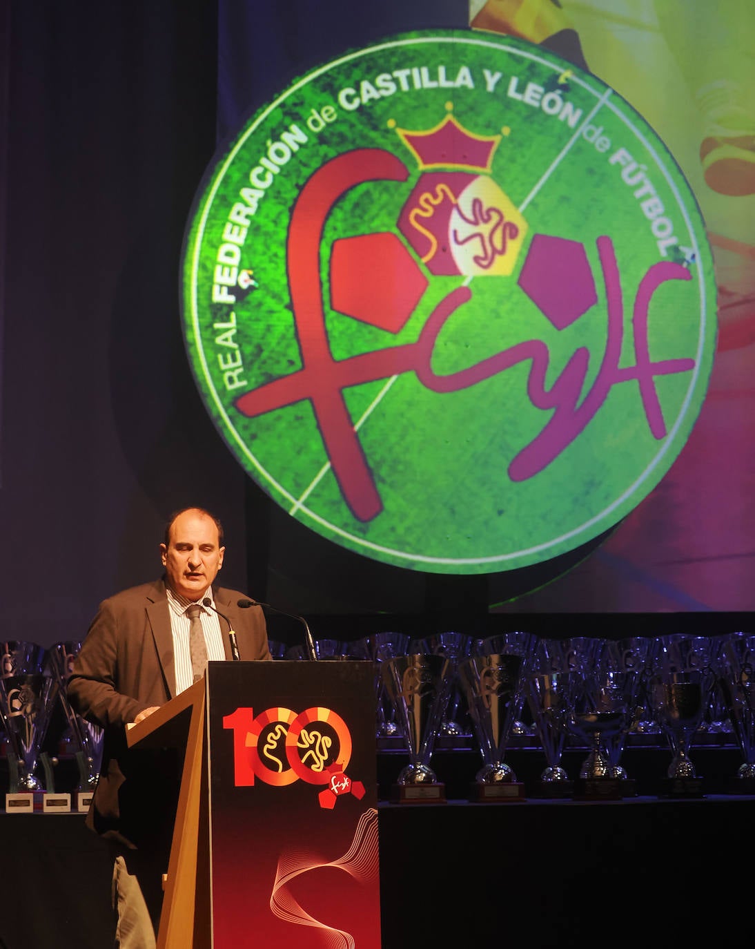 Los campeones regionales en el Centenario de la Federación de Castilla y León