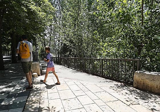 Rampa en Puentecillas que permite bajar hasta la orilla del río.