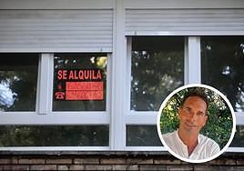 Diferentes carteles de alquiler y venta de vivienda y, en detalle, el propietario Fernando Valverde.