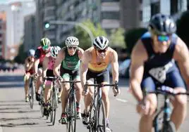 Etapa ciclista en un triatlón de Valladolid.