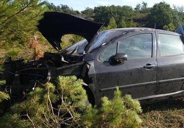 Un joven destroza su vehículo pero sale ileso en Aguilar de Campoo