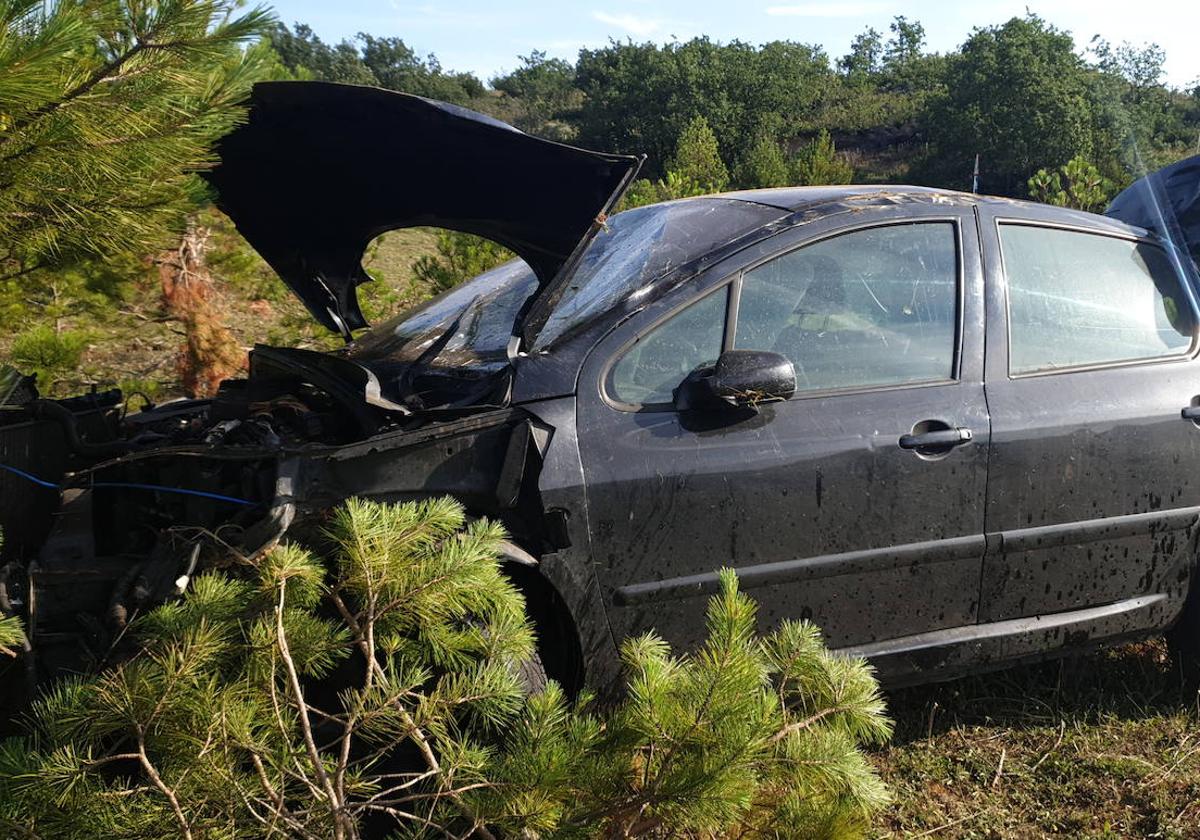 Estado en el que quedó el coche tras el accidente.