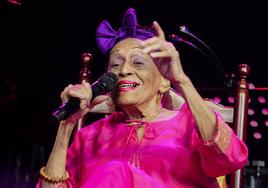 La cubana Omara Portuondo, durante un concierto.