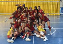 Las jugadores de la selección española sub-19 de voleibol.