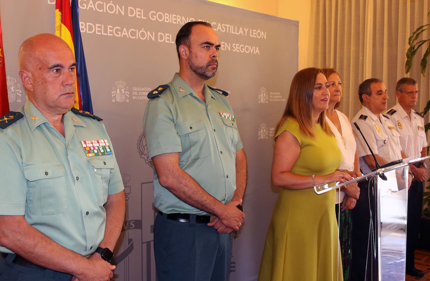 Imagen principal - Presentación de la operación desarrollada por Policía y Guardia Civil y dos fotos de la intervención realizada la semana pasada.