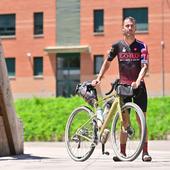 La vuelta a España solidaria a golpe de pedal del vallisoletano Abraham del Caño