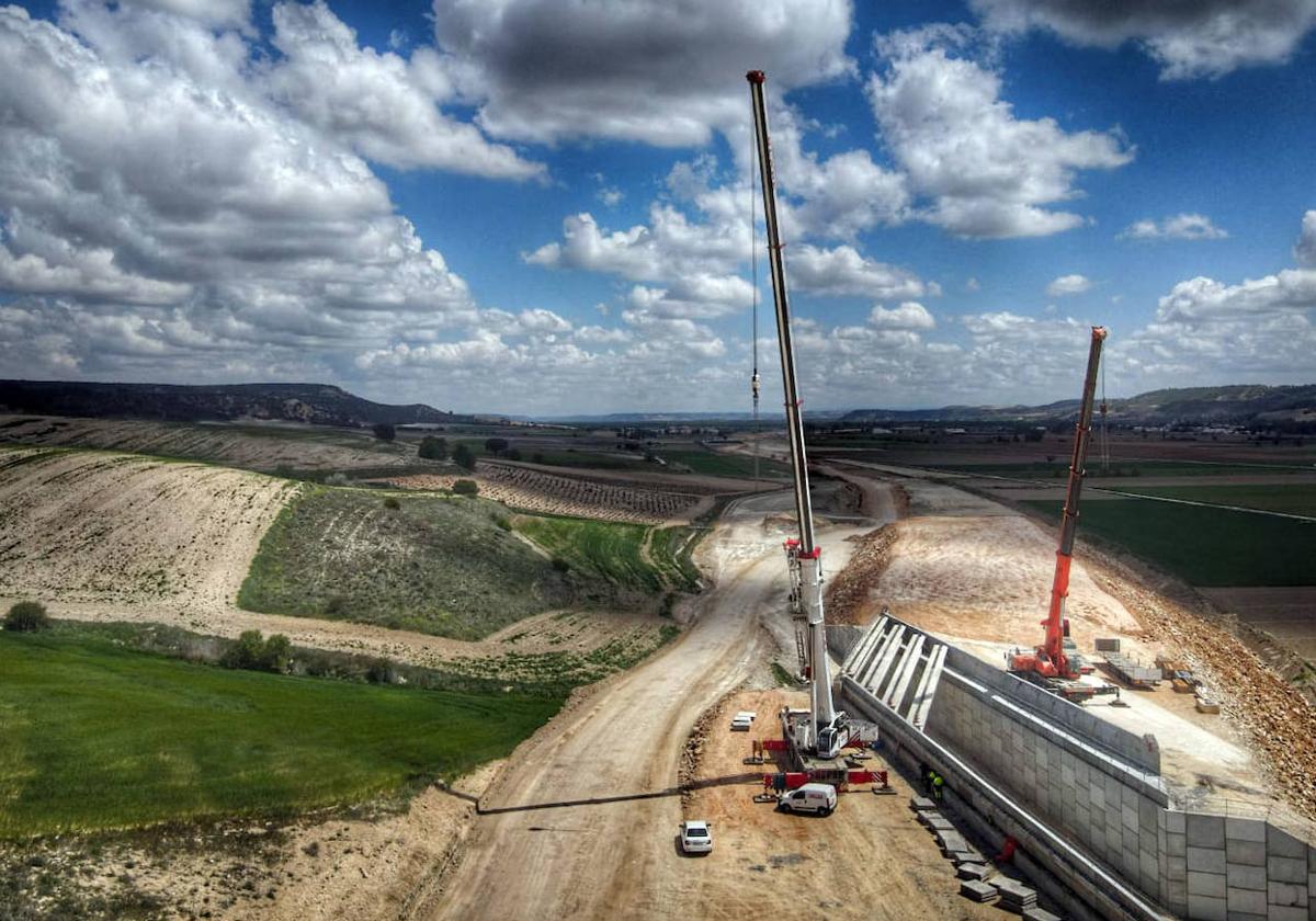 Obras del tramo de la Autovía del Duero (A-11) entre Tudela de Duero y Quintanilla de Arriba hace justo un año.