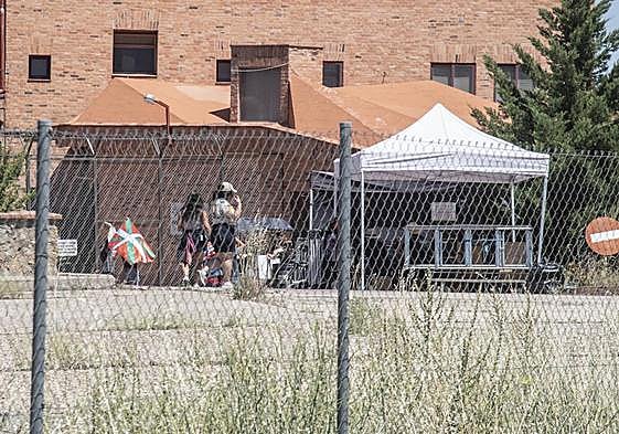 El equipo de rodaje, en el recinto de La Choricera.