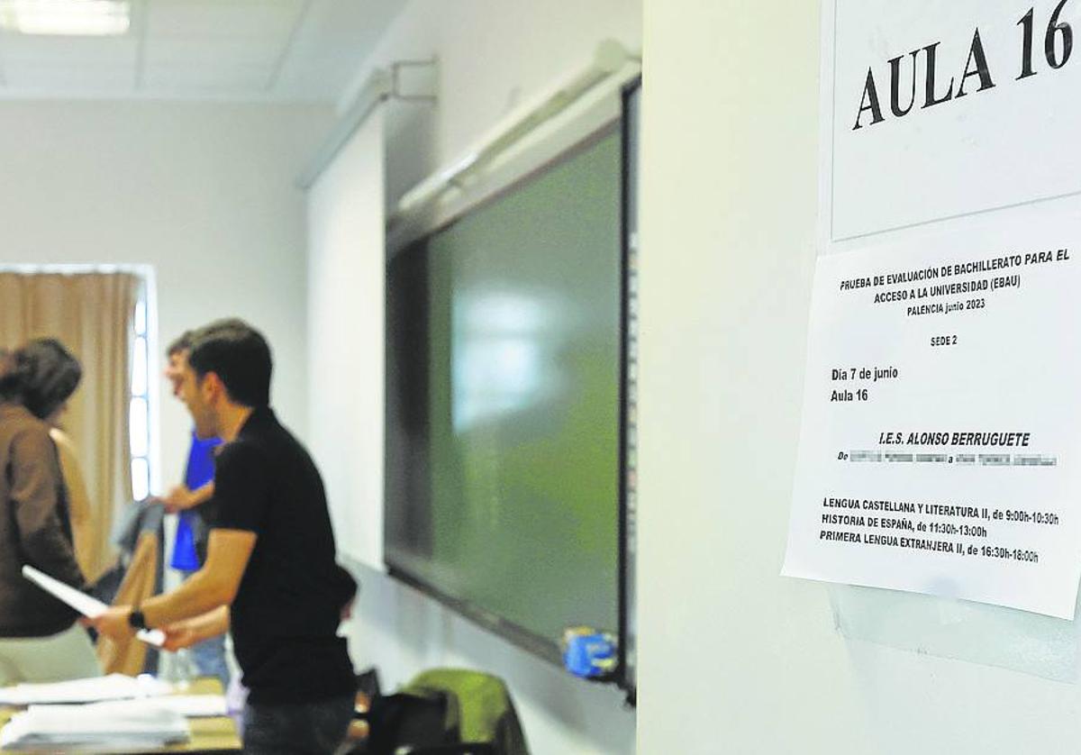 Aula de exámenes de la EBAU de junio en La Yutera.