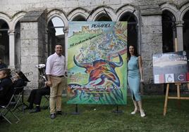 El alcalde de Peñafiel, Roberto Díez, con la autora del cartel, Laura Jimeno.