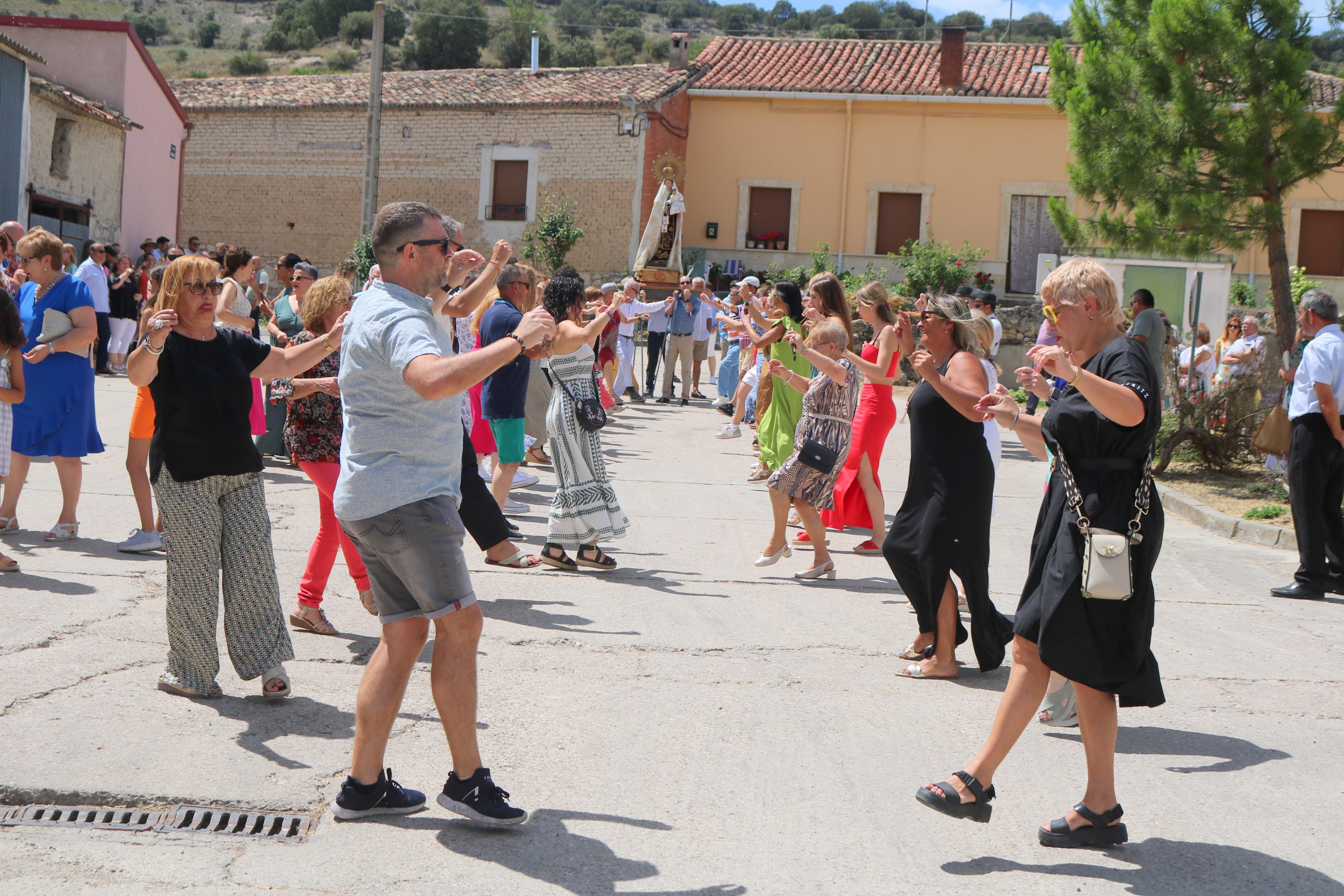 Cevico Navero se rinde a la Virgen del Carmen