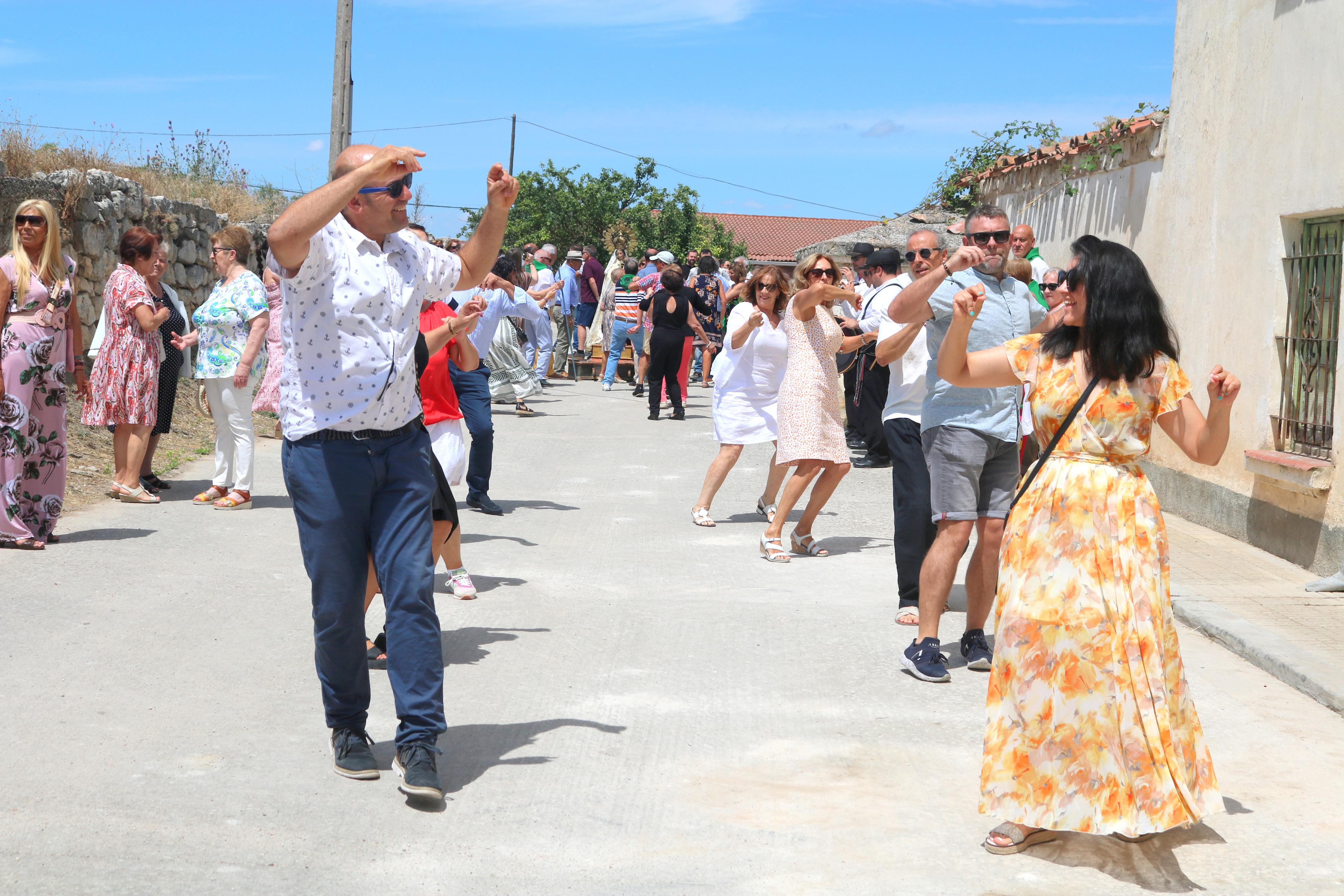 Cevico Navero se rinde a la Virgen del Carmen