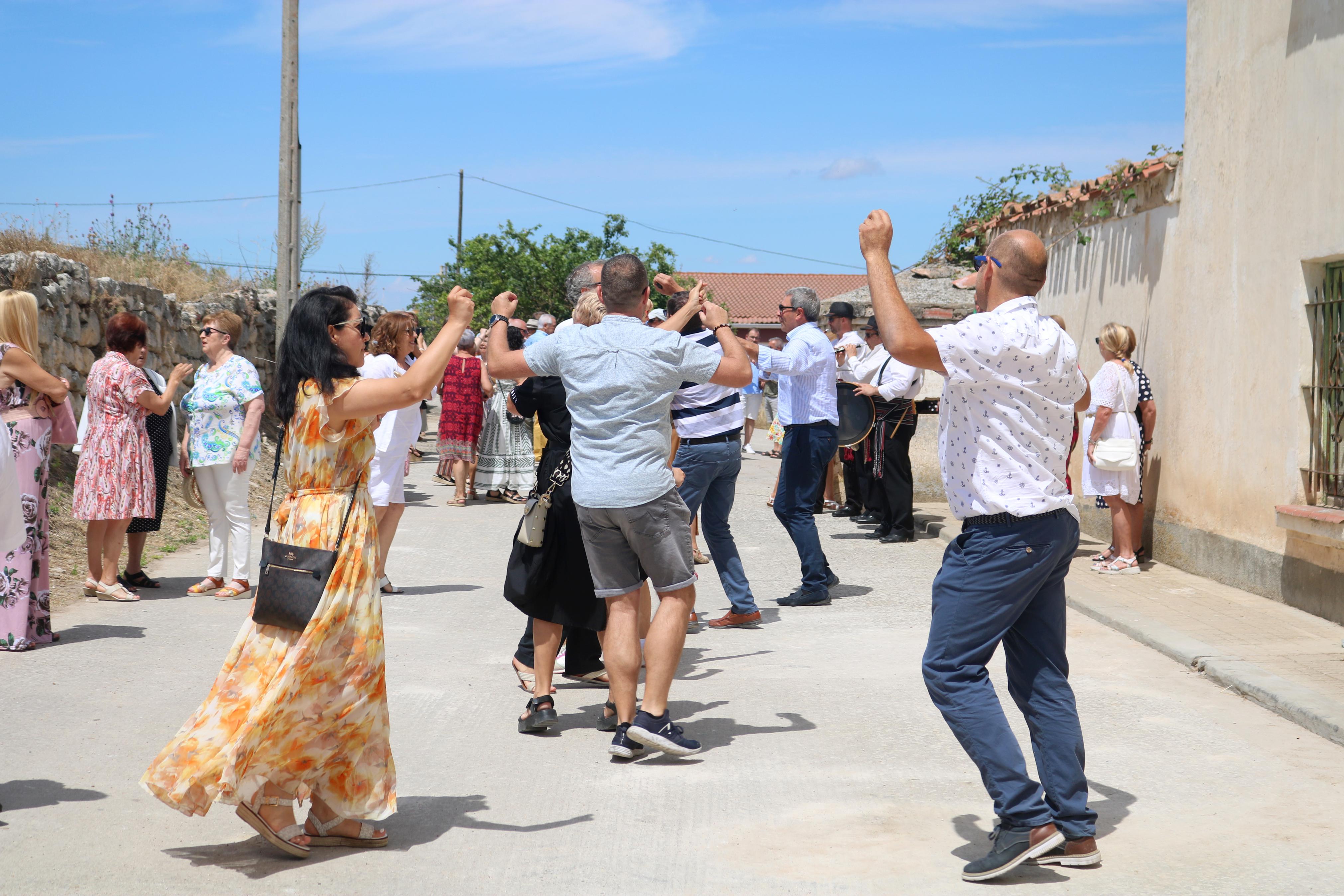 Cevico Navero se rinde a la Virgen del Carmen