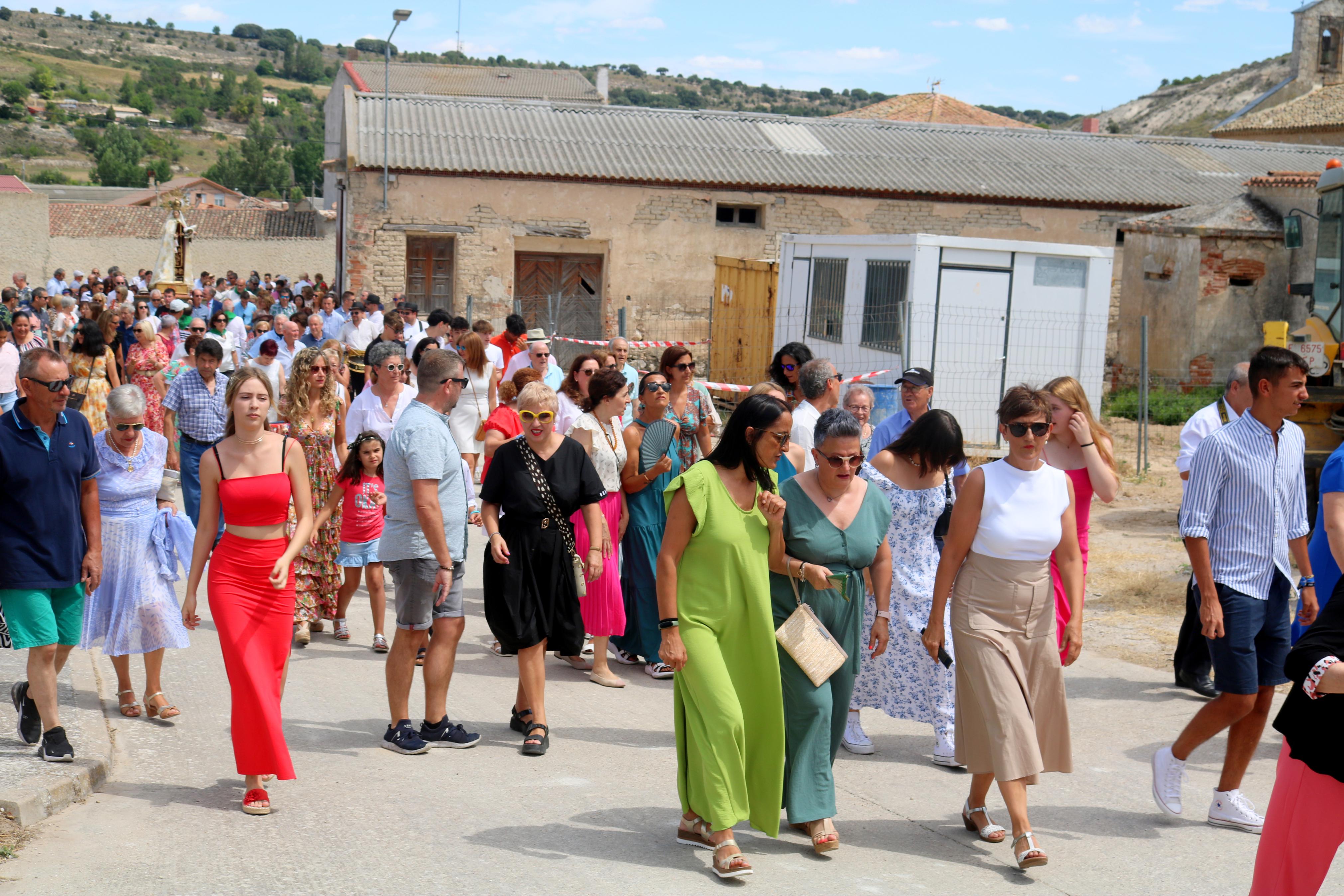 Cevico Navero se rinde a la Virgen del Carmen