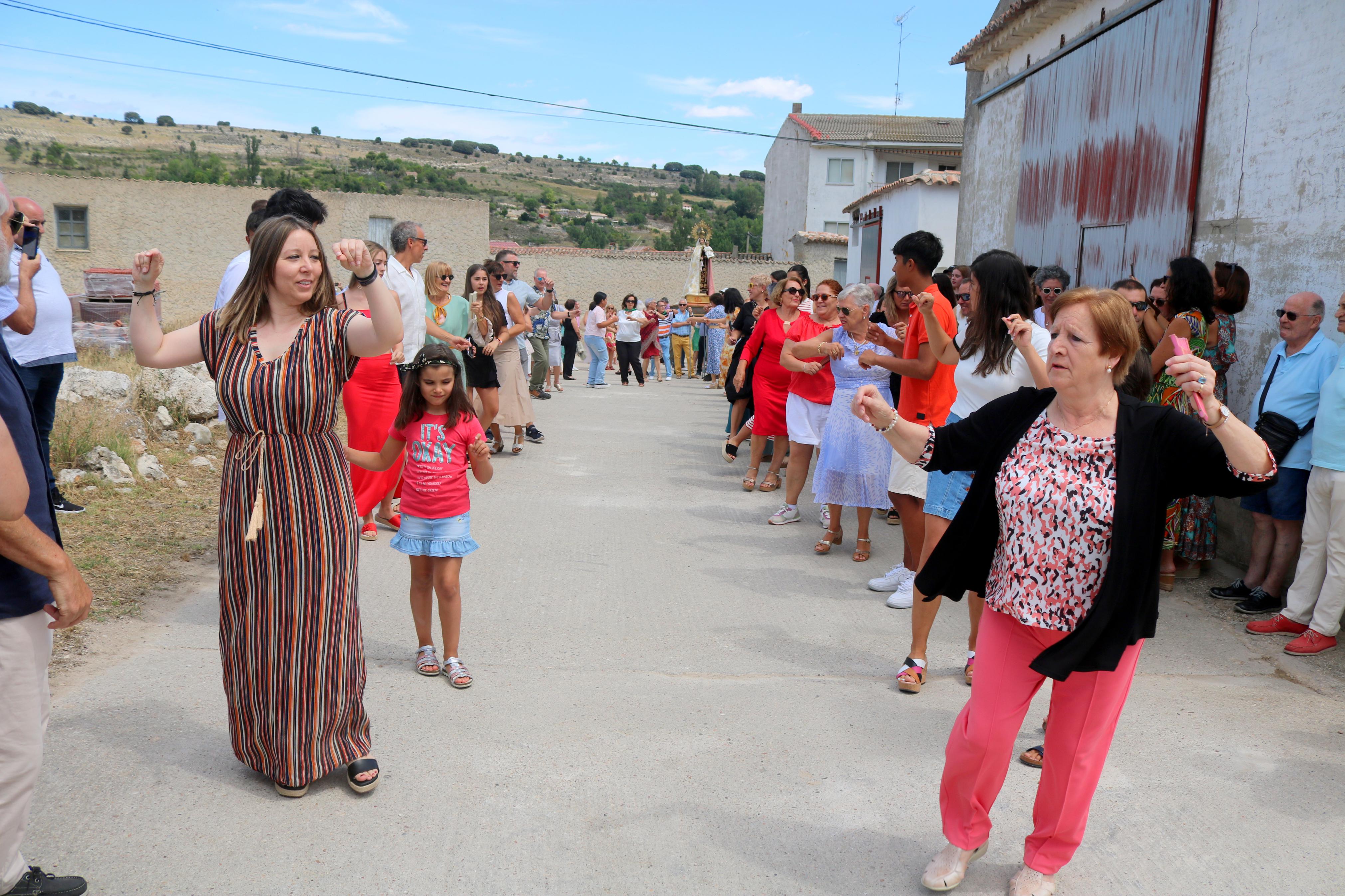 Cevico Navero se rinde a la Virgen del Carmen