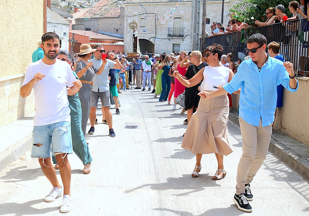 Cevico Navero se rinde a la Virgen del Carmen