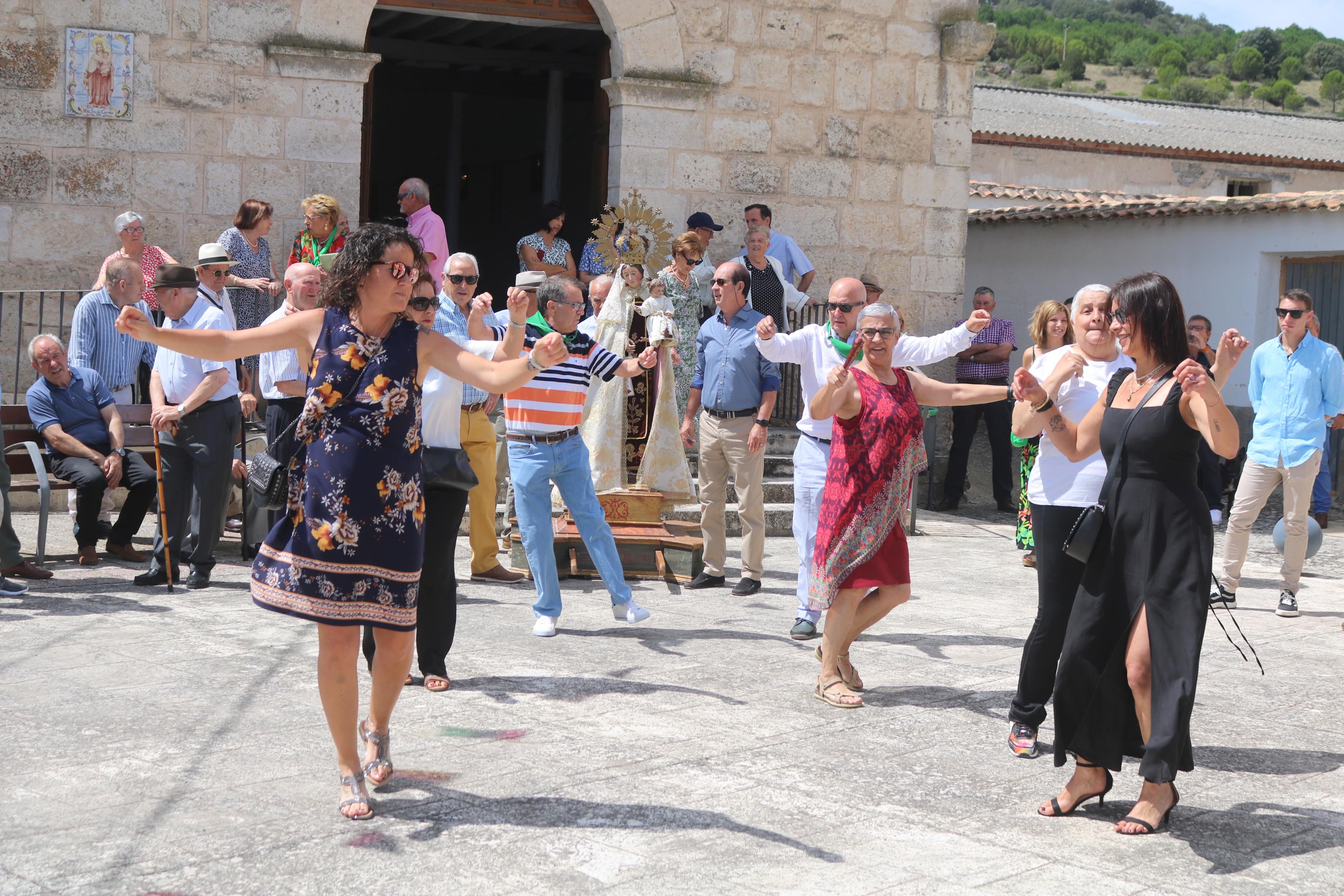 Cevico Navero se rinde a la Virgen del Carmen