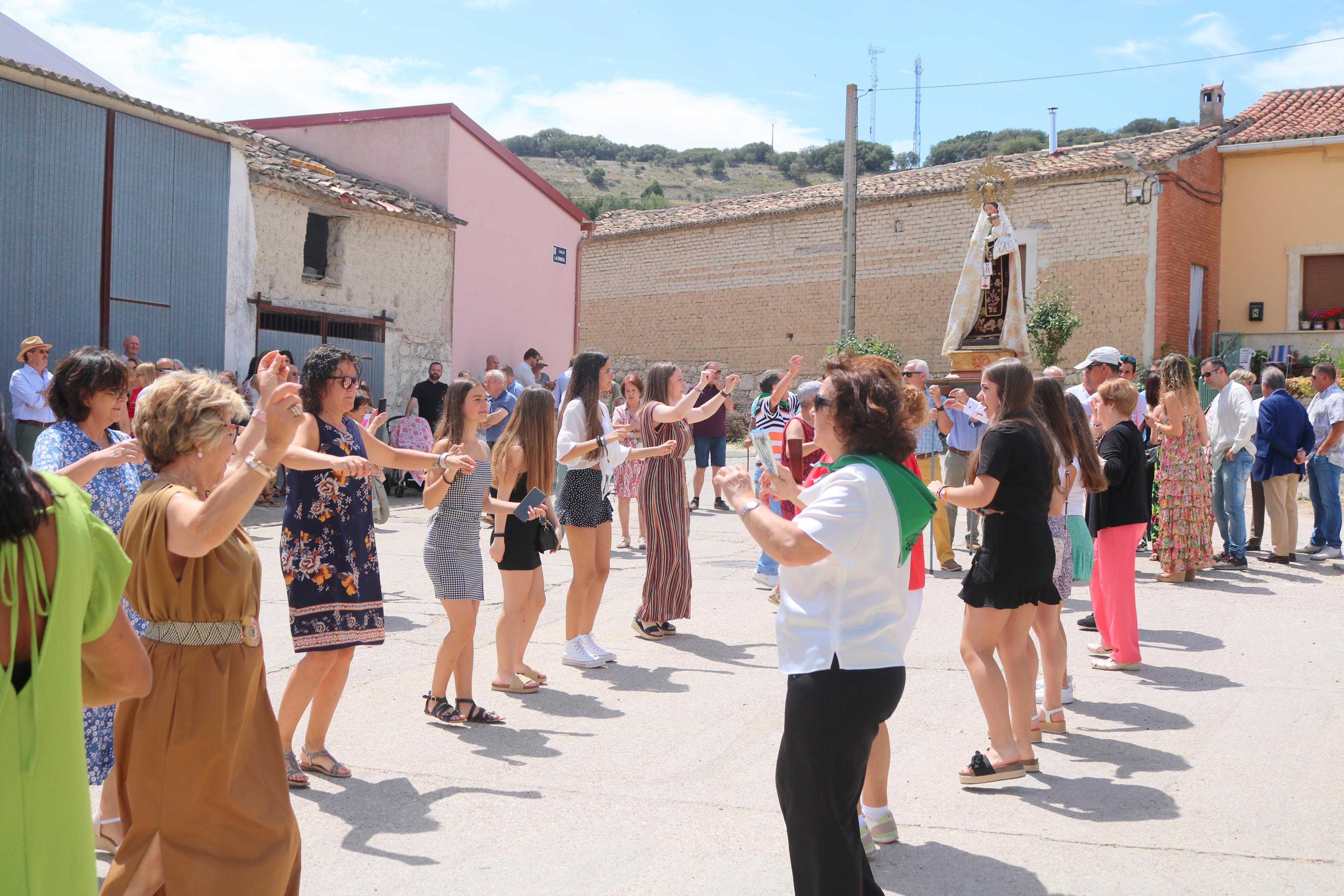 Cevico Navero se rinde a la Virgen del Carmen