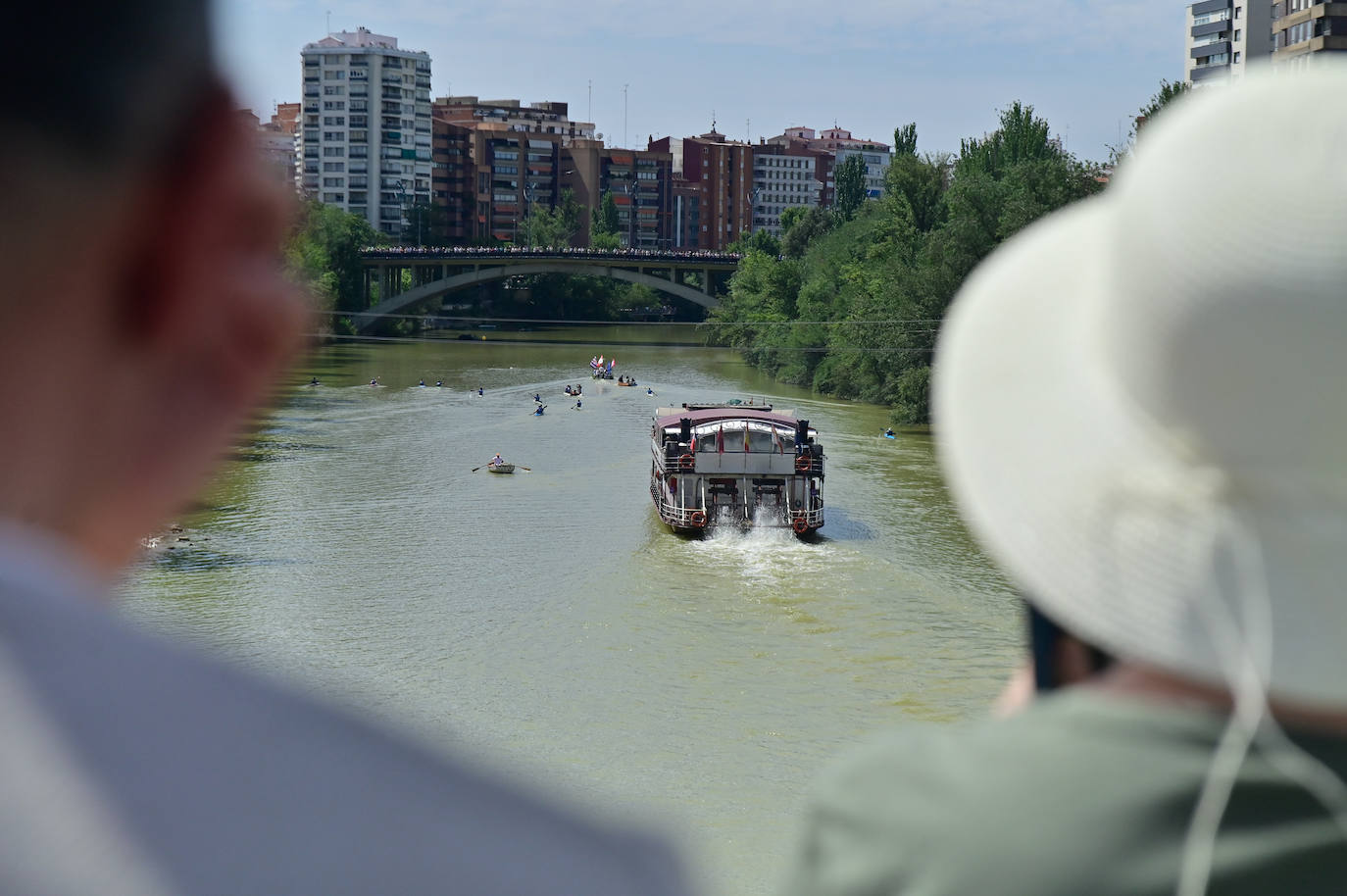 Procesión fluvial de la Virgen del Carmen por el río Pisuerga