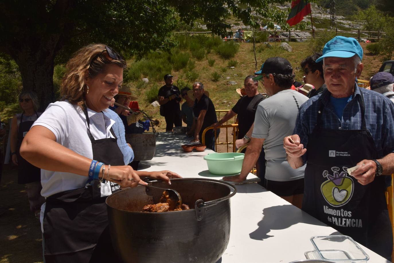 27 calderetas con 480 kilos de carne en Puente Agudín