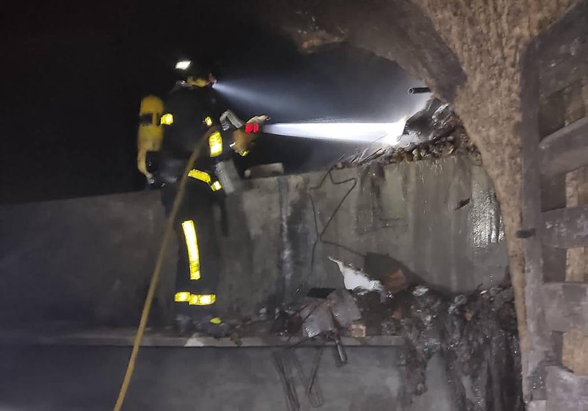 Estado en el que quedó la bodega tras el incendio.