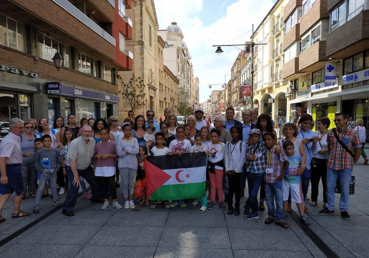 Los niños saharauis a su llegada a Palencia en una pasada ocasión.