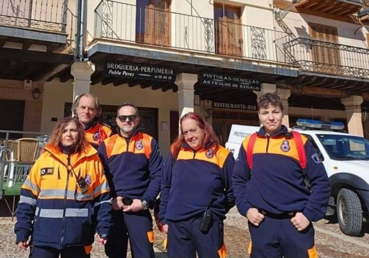 Marisol Barreno (segunda por la izquierda), junto a sus compañeros de Protección Civil El Espinar.