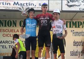 Los tres primeros clasificados de las carrera.