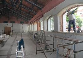 Obras en el salon de actos de Centro Cultural.