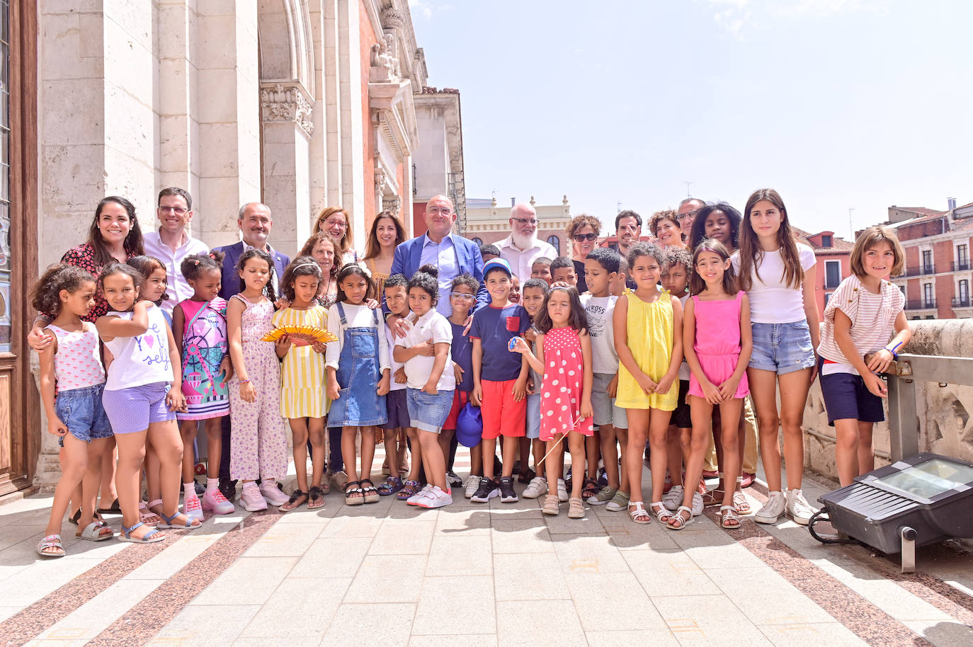 Recibimiento de niños saharauis en el Ayuntamiento de Valladolid, en imágenes