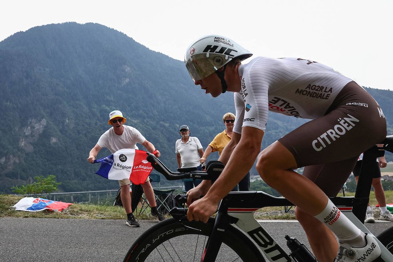 Los cascos más raros del Tour de Francia