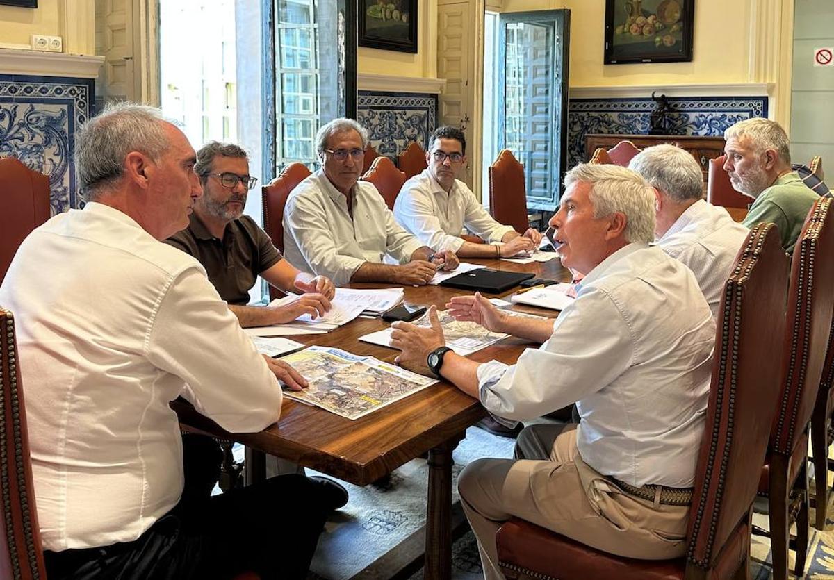 Un momento de la reunión mantenida en el Ayuntamiento.