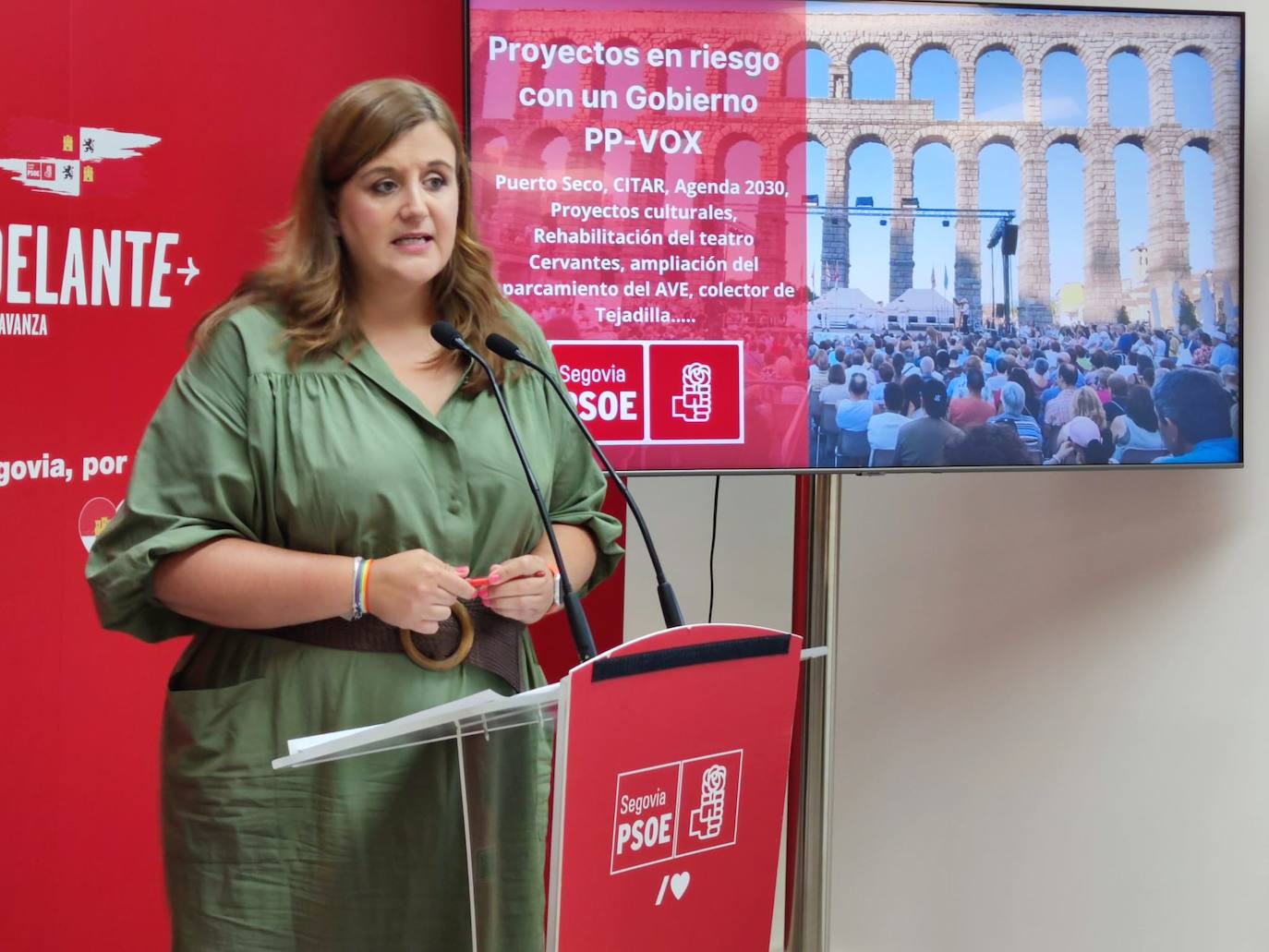 Clara Martín, durante la rueda de prensa en la sede del PSOE.