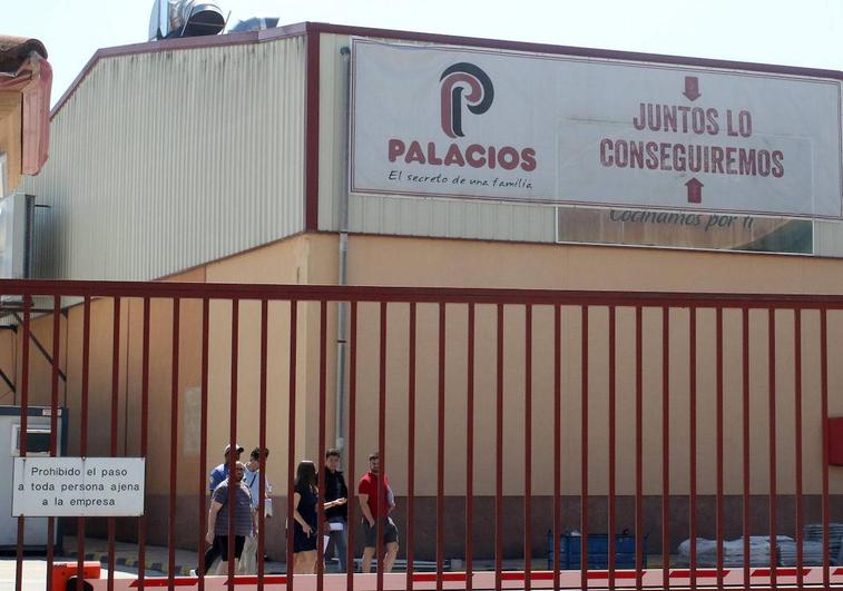 Exterior, este jueves, de la planta del grupo Palacios en San Martín y Mudrián, Segovia.