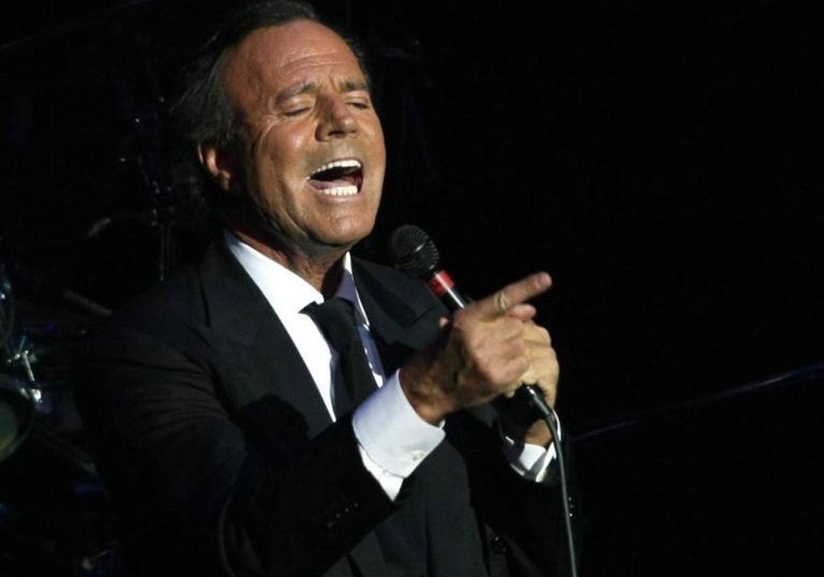 Julio Iglesias, en uno de sus conciertos.